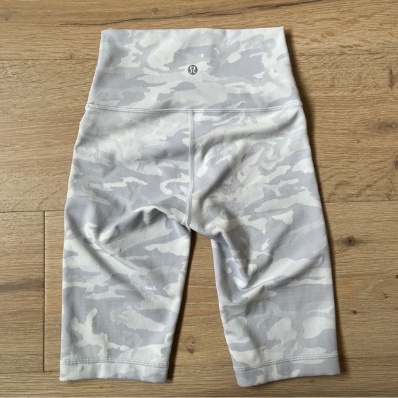 EUC Lululemon Wunder Under Short 10" *Ribbed - Incognito Camo Jacquard Sz 2 *X2 - Picture 2 of 4